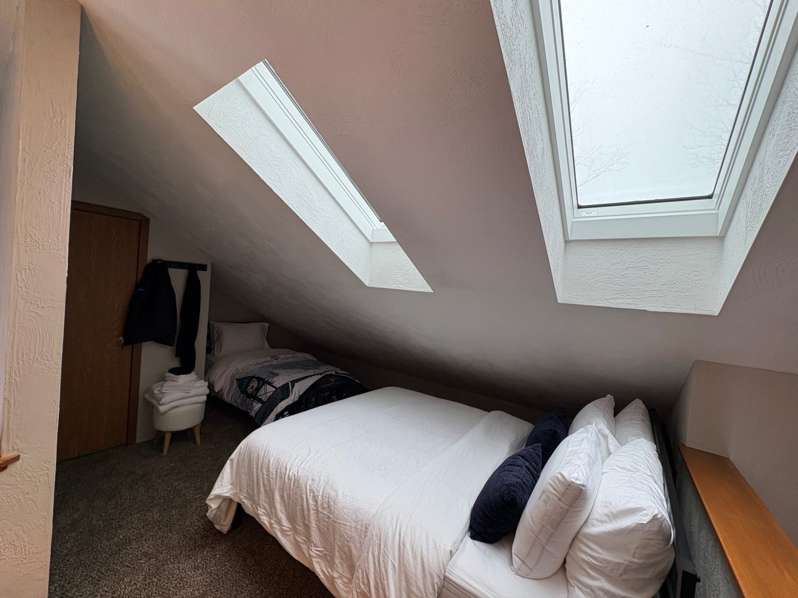 Cozy loft bedroom with a twin and queen bed at Arcadia Mountainside